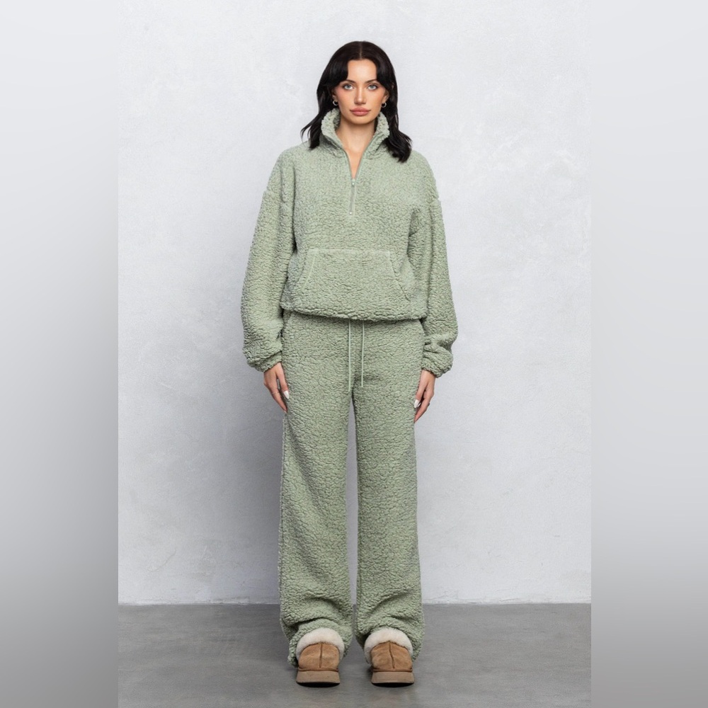 NWT Teddy bear cozy half zipup top and straight pants lounge set- Sage